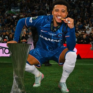 桑乔夺冠后官宣不回曼联，替补进球或改变命运！拥抱安慰哭泣的败将安东尼